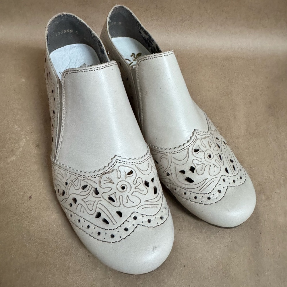 Rieker Antistress Ecru Leather Eyelet Heeled Smart Trouser Shoes. EU 38